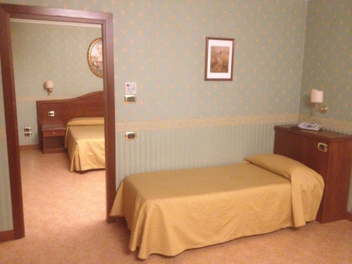 Hotel Al Boschetto à Castel Volturno Extérieur photo