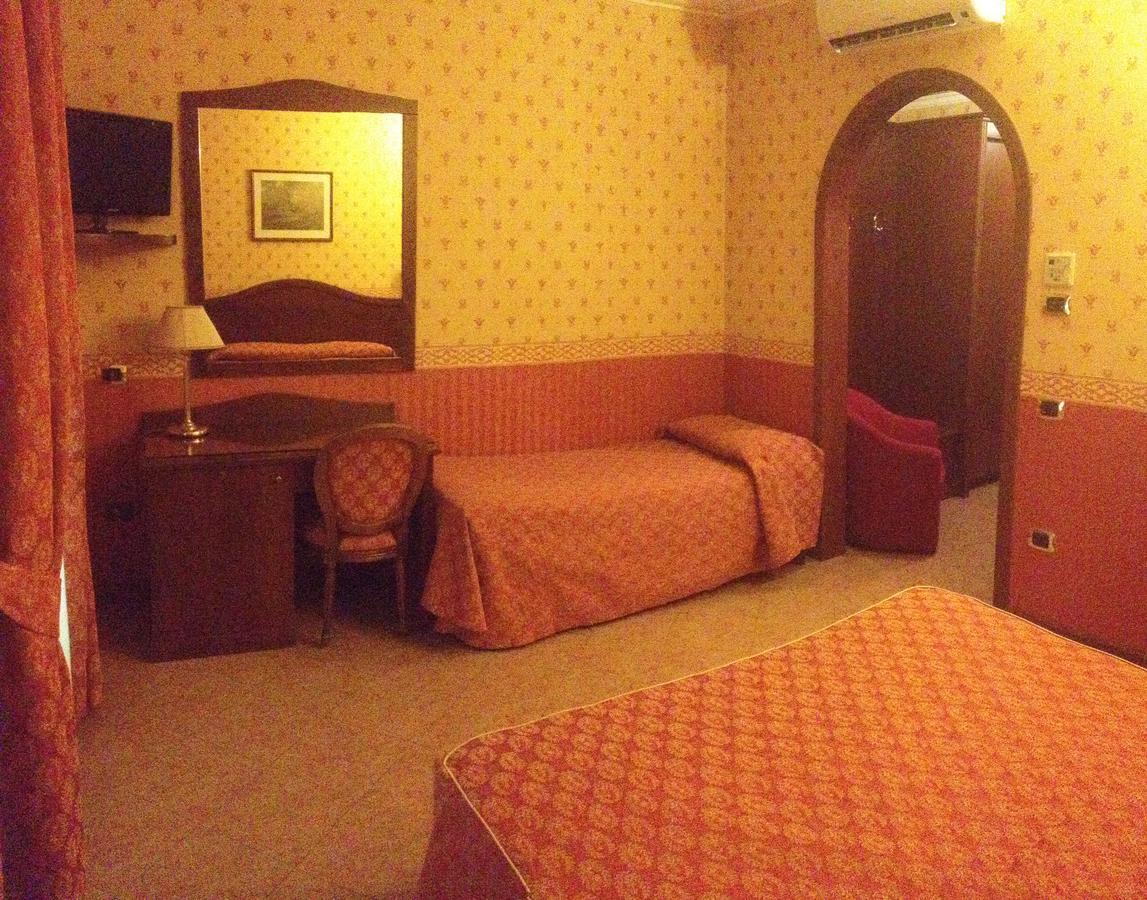 Hotel Al Boschetto à Castel Volturno Extérieur photo